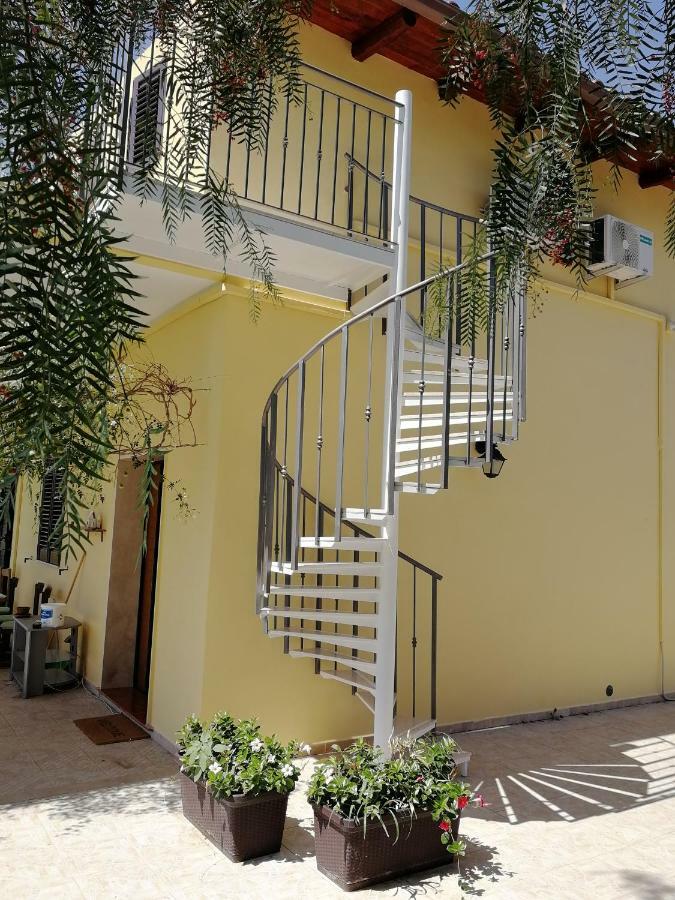 Villa Sole - Finaiti - Appartamento Per Turisti Флоридія Екстер'єр фото